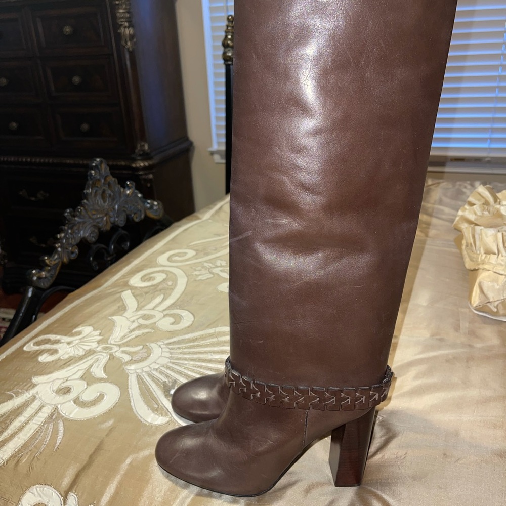 Knee high Tory Burch boots.. Authentic. No returns.